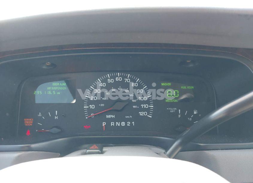 Photo 7 of 2000 Lincoln Town CAR EXECUTIVE (VIN 1LNHM81W1YY774680)