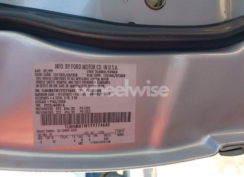 Photo 9 of 2000 Lincoln Town CAR EXECUTIVE (VIN 1LNHM81W1YY774680)