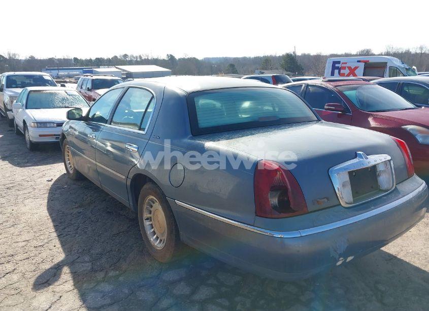 Photo 3 of 2000 Lincoln Town CAR EXECUTIVE (VIN 1LNHM81W1YY836613)