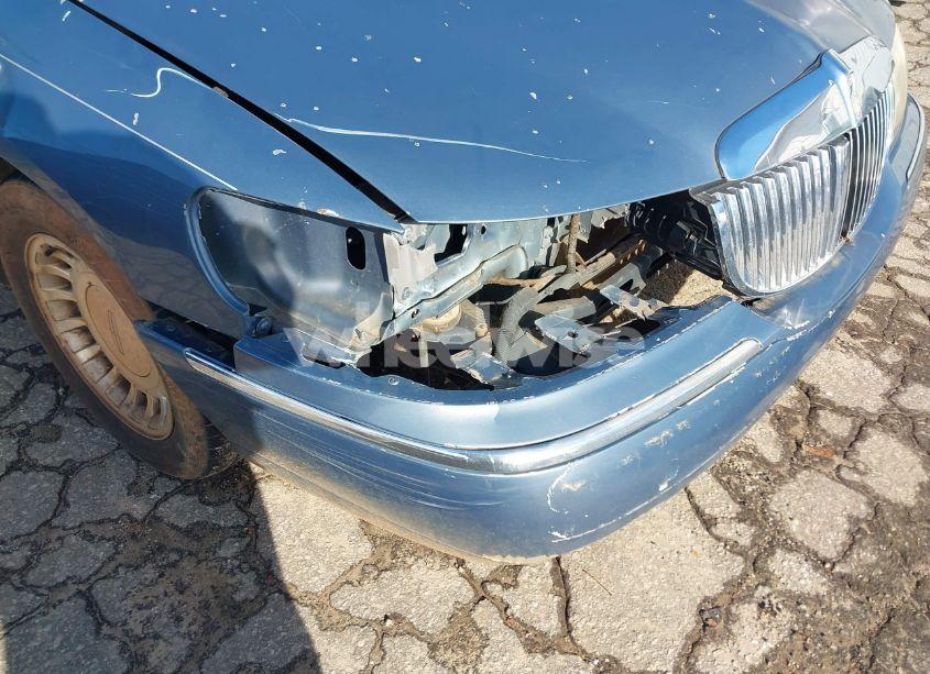 Photo 6 of 2000 Lincoln Town CAR EXECUTIVE (VIN 1LNHM81W1YY836613)