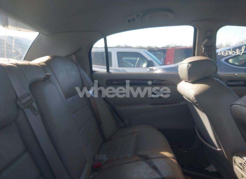 Photo 8 of 2000 Lincoln Town CAR EXECUTIVE (VIN 1LNHM81W1YY836613)