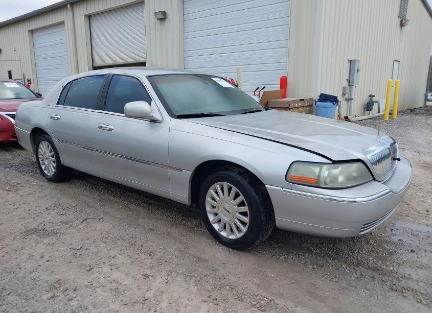 2004 Lincoln Town CAR SIGNATURE (VIN 1LNHM81W24Y603656) main photo
