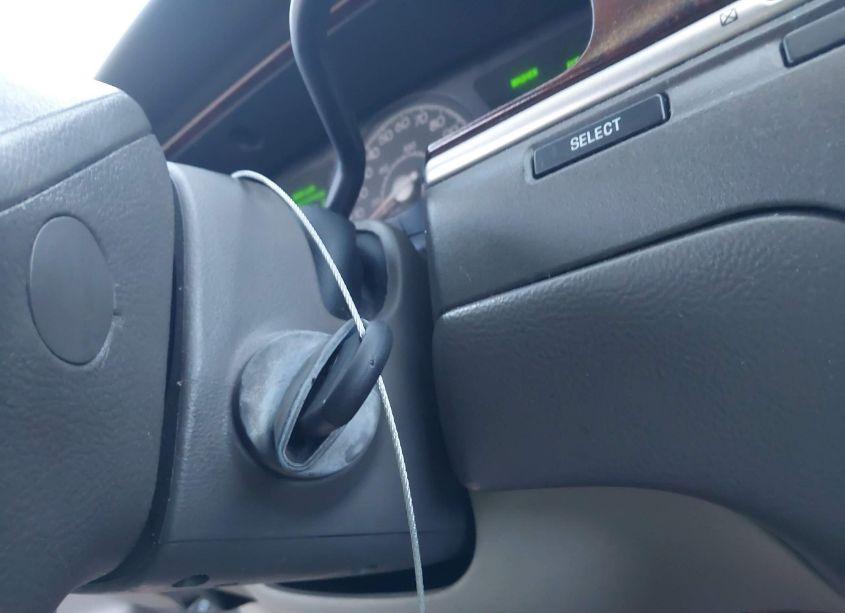 Photo 11 of 2004 Lincoln Town CAR SIGNATURE (VIN 1LNHM81W24Y603656)