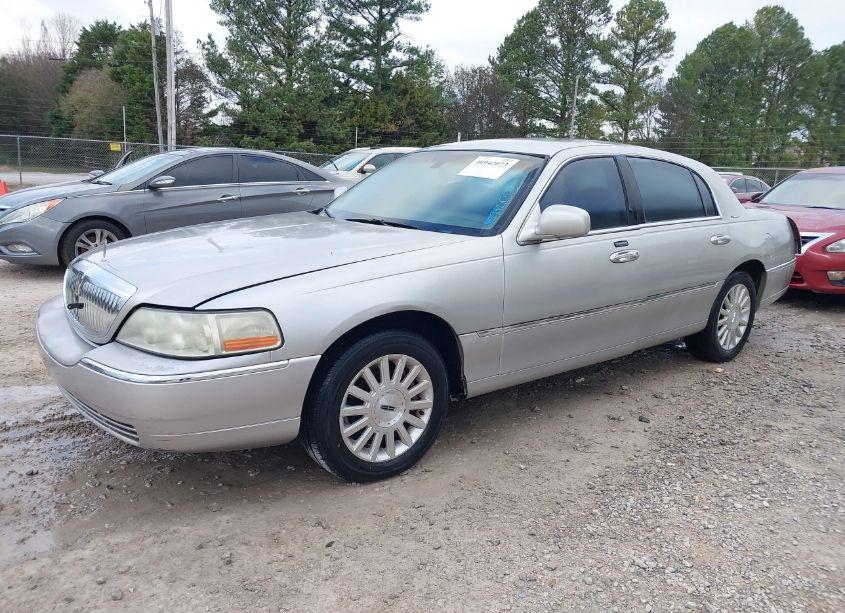 Photo 2 of 2004 Lincoln Town CAR SIGNATURE (VIN 1LNHM81W24Y603656)