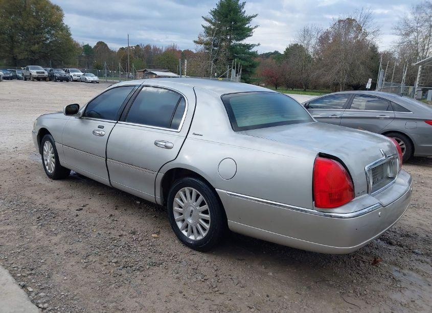 Photo 3 of 2004 Lincoln Town CAR SIGNATURE (VIN 1LNHM81W24Y603656)