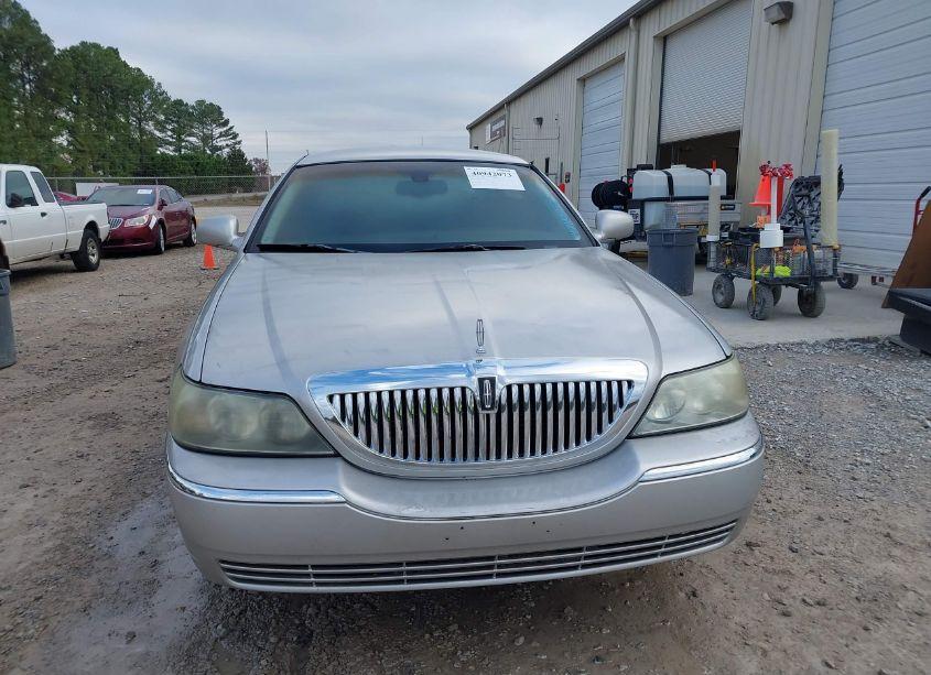 Photo 6 of 2004 Lincoln Town CAR SIGNATURE (VIN 1LNHM81W24Y603656)