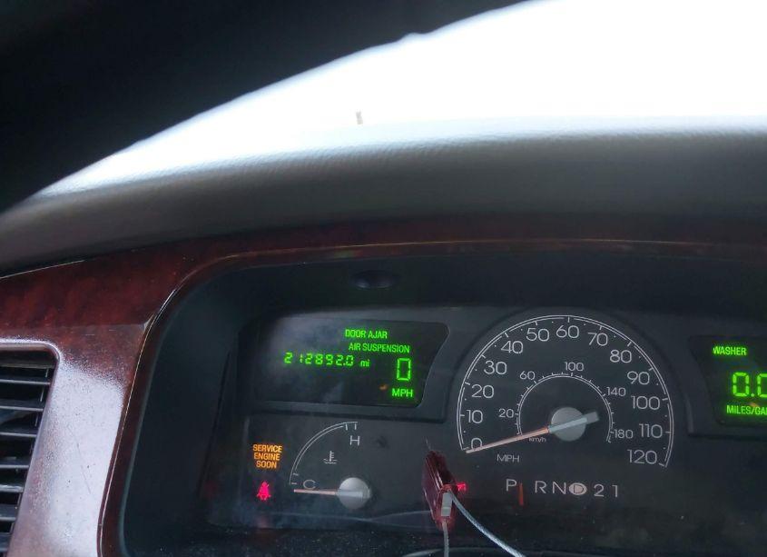 Photo 7 of 2004 Lincoln Town CAR SIGNATURE (VIN 1LNHM81W24Y603656)