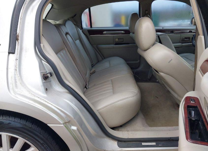 Photo 8 of 2004 Lincoln Town CAR SIGNATURE (VIN 1LNHM81W24Y603656)