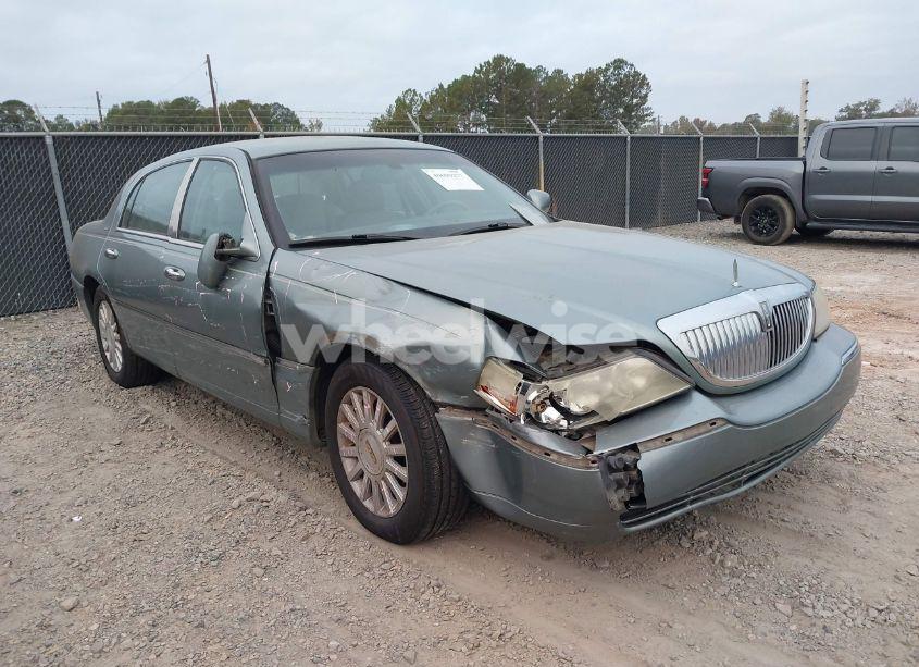 2004 Lincoln Town CAR SIGNATURE (VIN 1LNHM81W24Y677935) main photo