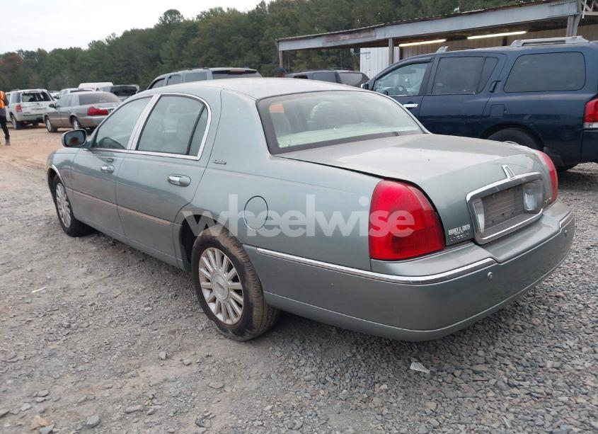 Photo 3 of 2004 Lincoln Town CAR SIGNATURE (VIN 1LNHM81W24Y677935)
