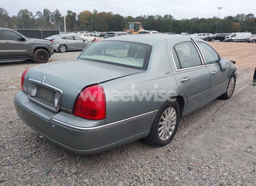 Photo 4 of 2004 Lincoln Town CAR SIGNATURE (VIN 1LNHM81W24Y677935)