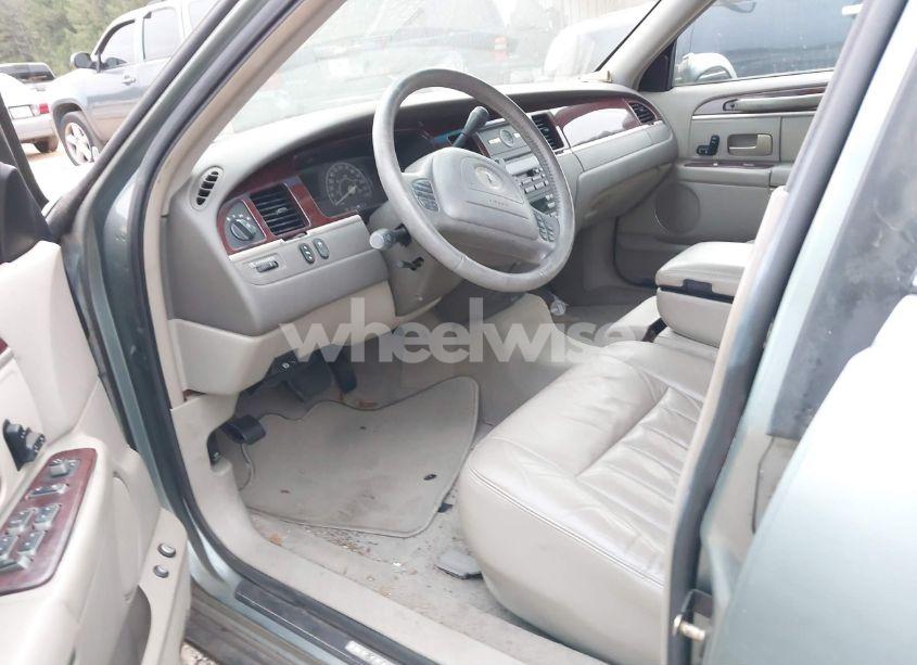 Photo 5 of 2004 Lincoln Town CAR SIGNATURE (VIN 1LNHM81W24Y677935)