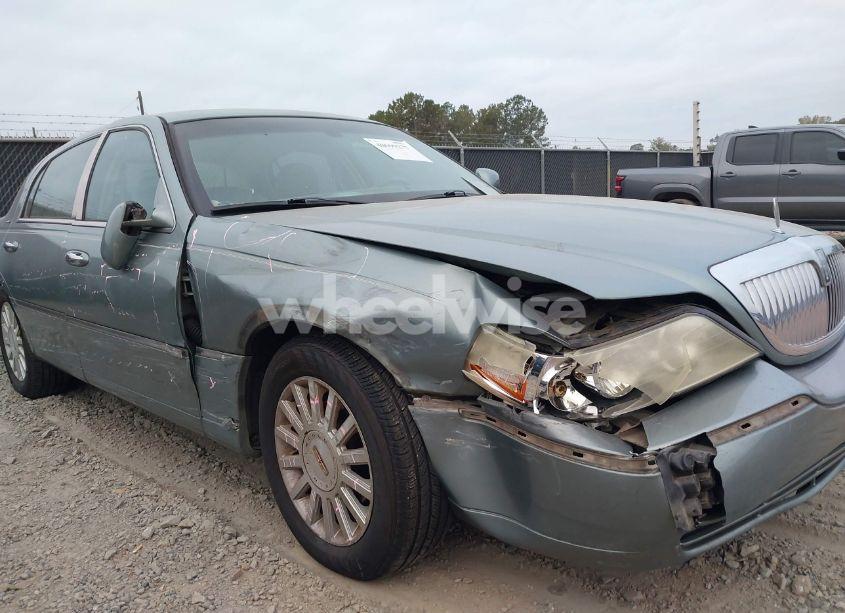 Photo 6 of 2004 Lincoln Town CAR SIGNATURE (VIN 1LNHM81W24Y677935)