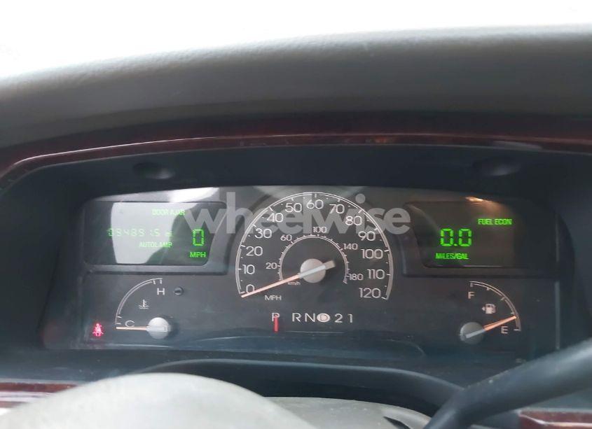 Photo 7 of 2004 Lincoln Town CAR SIGNATURE (VIN 1LNHM81W24Y677935)