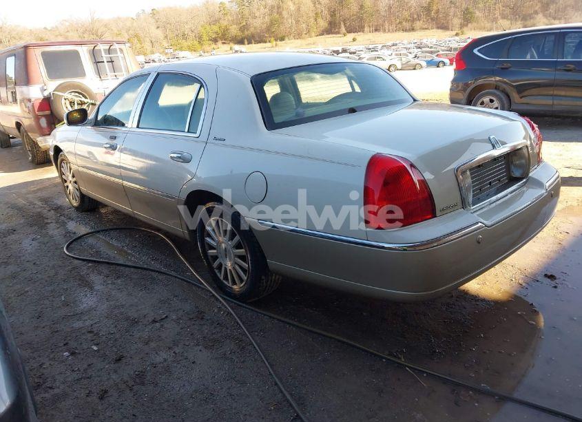 Photo 3 of 2004 Lincoln Town CAR SIGNATURE (VIN 1LNHM81W24Y680754)