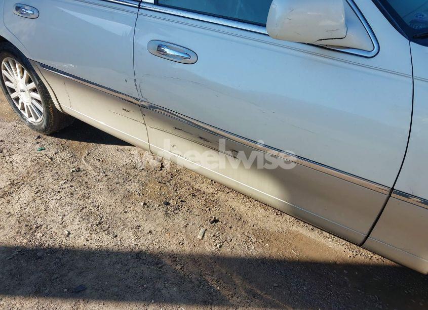 Photo 6 of 2004 Lincoln Town CAR SIGNATURE (VIN 1LNHM81W24Y680754)