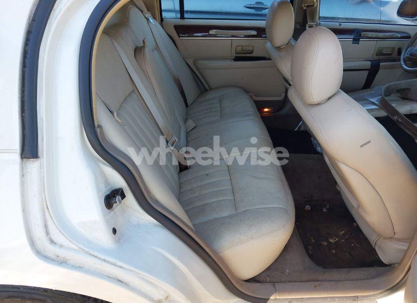 Photo 8 of 2004 Lincoln Town CAR SIGNATURE (VIN 1LNHM81W24Y680754)
