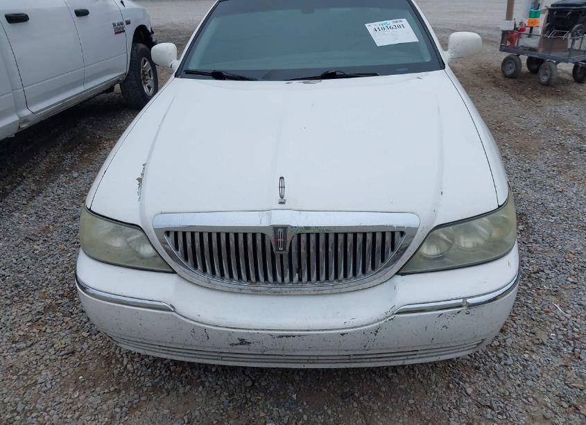 Photo 12 of 2005 Lincoln Town CAR SIGNATURE (VIN 1LNHM81W25Y622399)