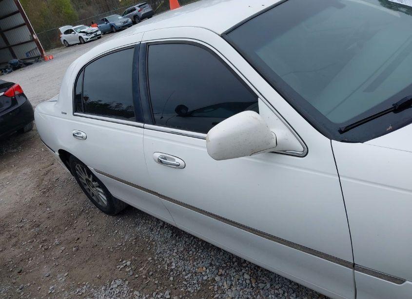 Photo 13 of 2005 Lincoln Town CAR SIGNATURE (VIN 1LNHM81W25Y622399)