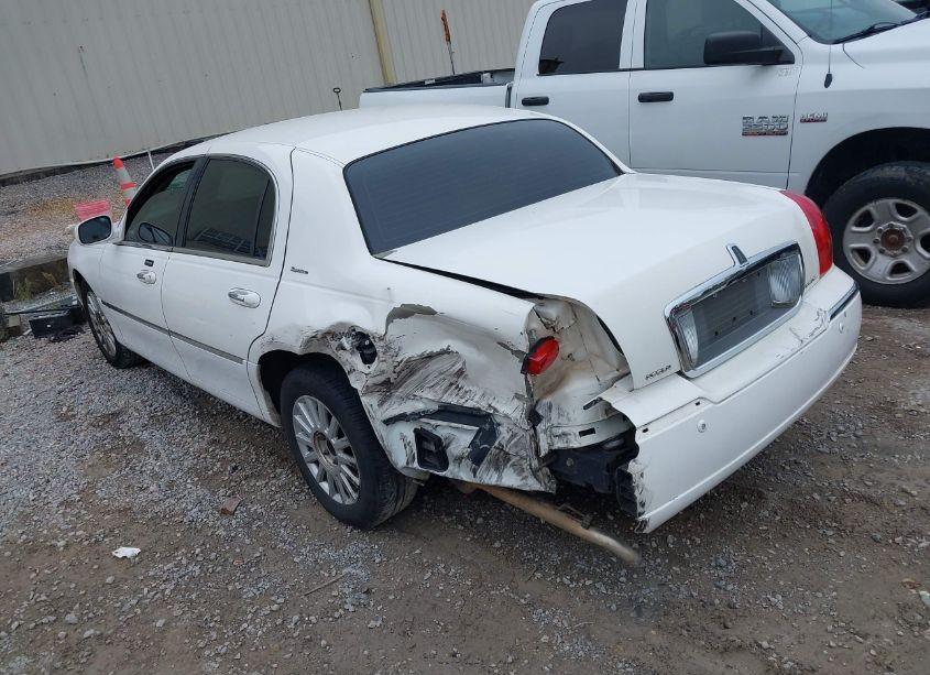 Photo 3 of 2005 Lincoln Town CAR SIGNATURE (VIN 1LNHM81W25Y622399)