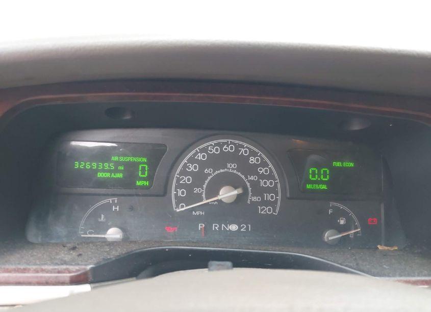 Photo 7 of 2005 Lincoln Town CAR SIGNATURE (VIN 1LNHM81W25Y622399)