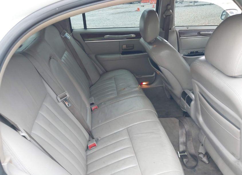 Photo 8 of 2005 Lincoln Town CAR SIGNATURE (VIN 1LNHM81W25Y622399)