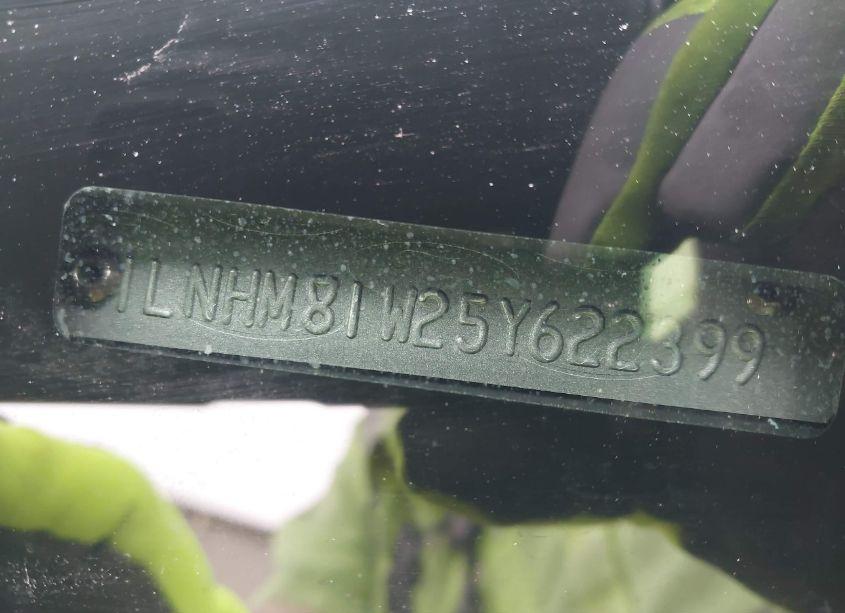 Photo 9 of 2005 Lincoln Town CAR SIGNATURE (VIN 1LNHM81W25Y622399)