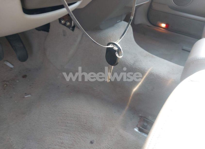 Photo 11 of 2005 Lincoln Town CAR SIGNATURE (VIN 1LNHM81W25Y622466)