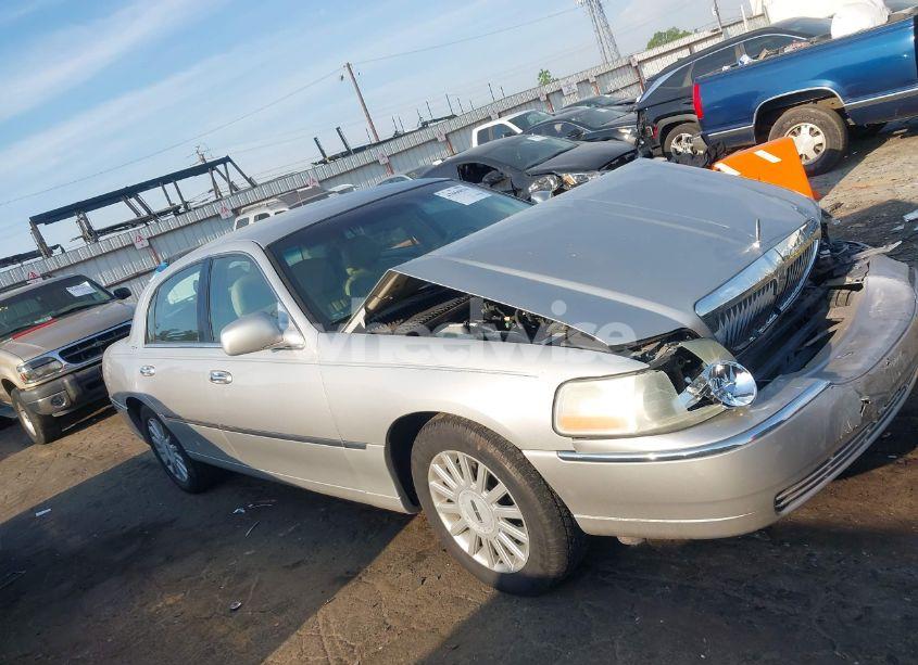 Photo 13 of 2005 Lincoln Town CAR SIGNATURE (VIN 1LNHM81W25Y622466)