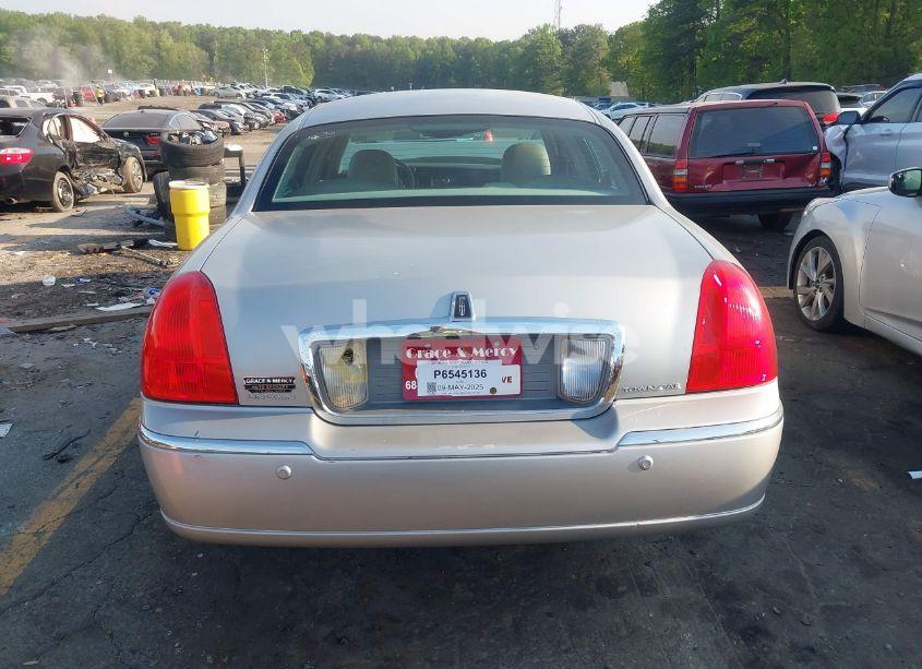 Photo 16 of 2005 Lincoln Town CAR SIGNATURE (VIN 1LNHM81W25Y622466)