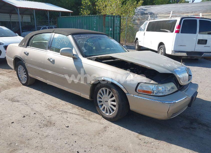 2005 Lincoln Town CAR SIGNATURE (VIN 1LNHM81W25Y646363) main photo