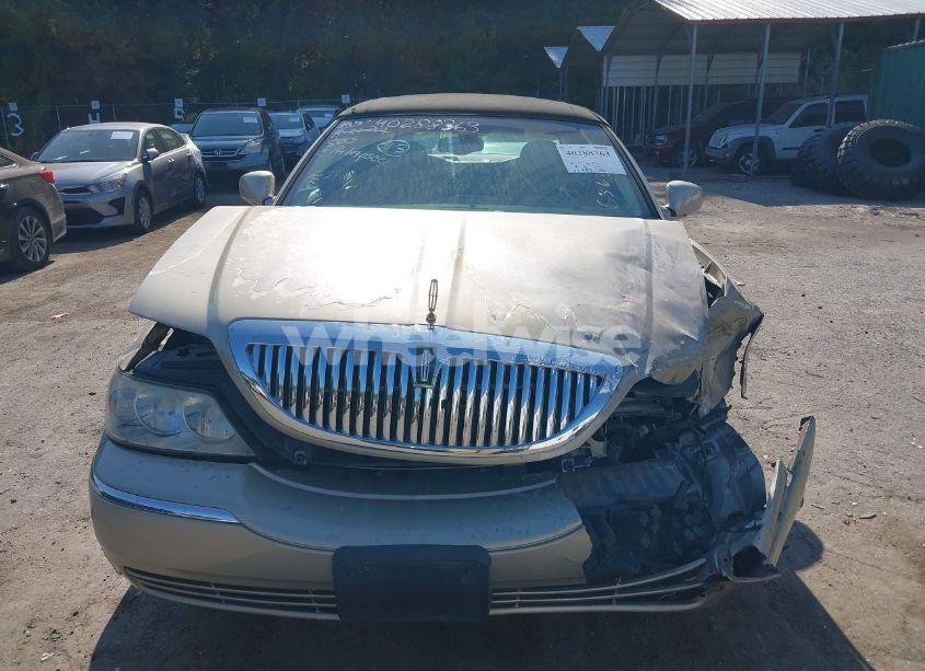 Photo 12 of 2005 Lincoln Town CAR SIGNATURE (VIN 1LNHM81W25Y646363)