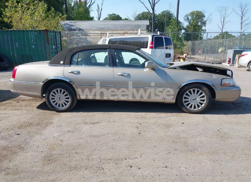 Photo 13 of 2005 Lincoln Town CAR SIGNATURE (VIN 1LNHM81W25Y646363)