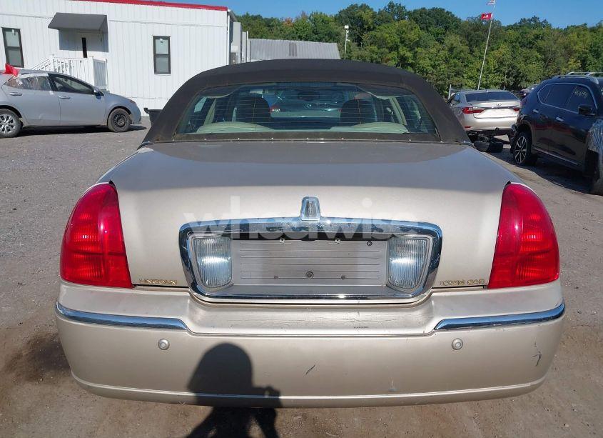 Photo 16 of 2005 Lincoln Town CAR SIGNATURE (VIN 1LNHM81W25Y646363)