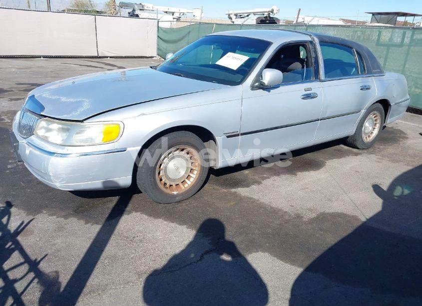 Photo 12 of 2000 Lincoln Town CAR EXECUTIVE (VIN 1LNHM81W2YY791603)