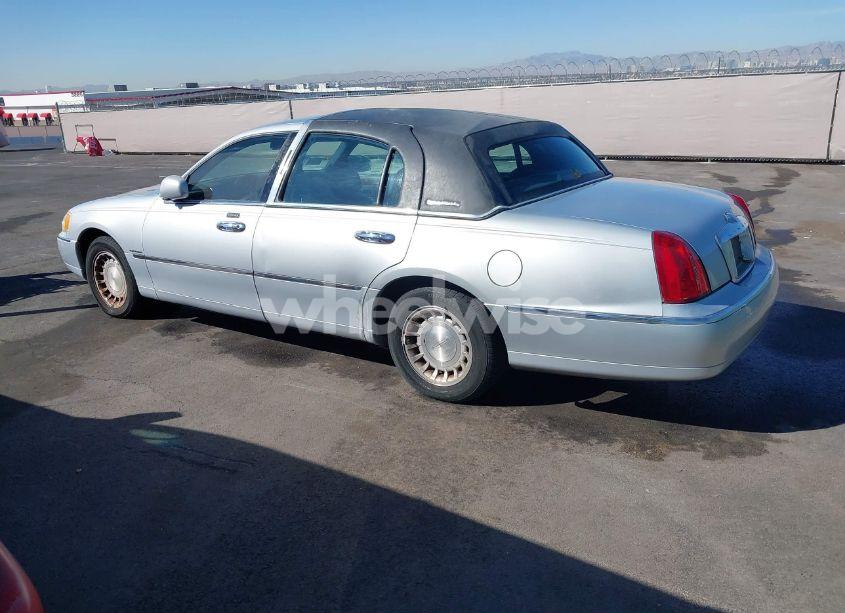 Photo 3 of 2000 Lincoln Town CAR EXECUTIVE (VIN 1LNHM81W2YY791603)