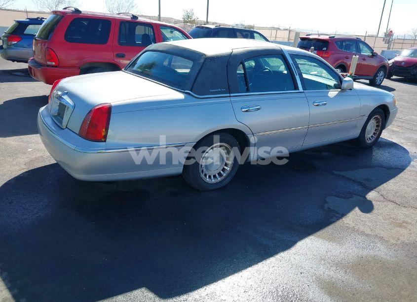 Photo 4 of 2000 Lincoln Town CAR EXECUTIVE (VIN 1LNHM81W2YY791603)