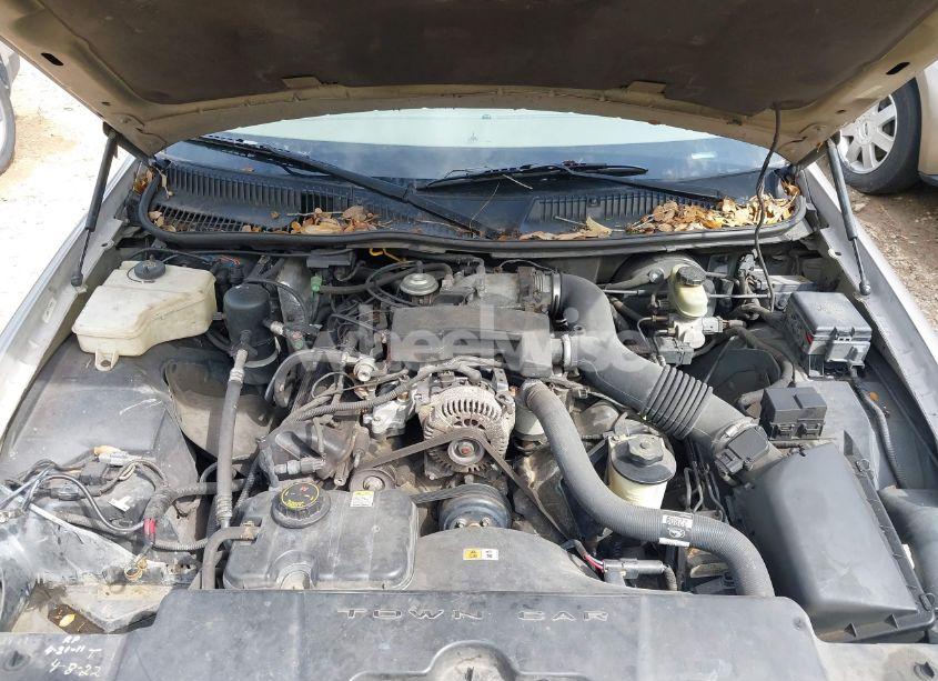 Photo 10 of 2001 Lincoln Town CAR EXECUTIVE (VIN 1LNHM81W31Y640551)