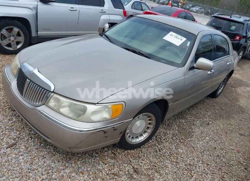 Photo 2 of 2001 Lincoln Town CAR EXECUTIVE (VIN 1LNHM81W31Y640551)