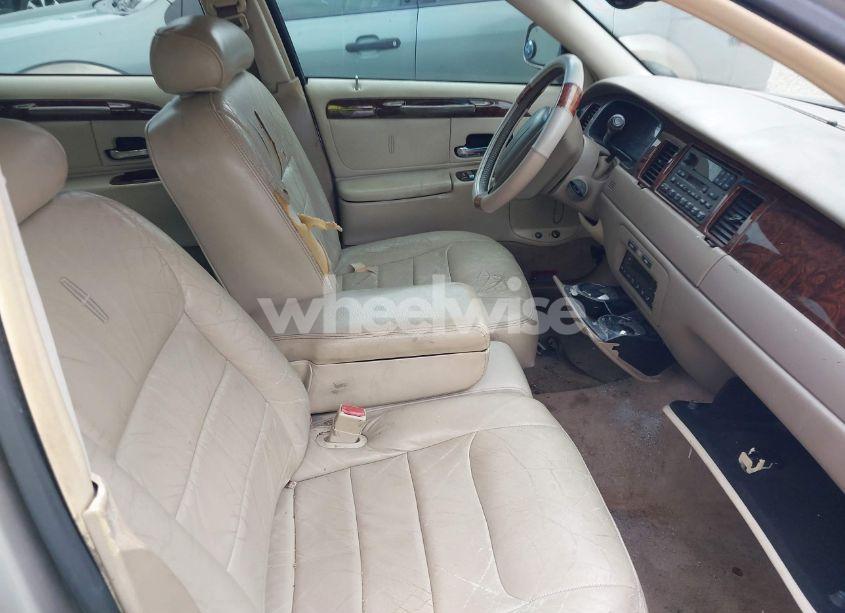 Photo 5 of 2001 Lincoln Town CAR EXECUTIVE (VIN 1LNHM81W31Y640551)