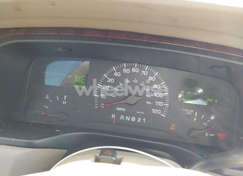 Photo 7 of 2001 Lincoln Town CAR EXECUTIVE (VIN 1LNHM81W31Y640551)