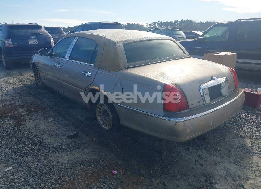Photo 3 of 2001 Lincoln Town CAR EXECUTIVE (VIN 1LNHM81W31Y671993)