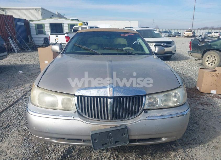 Photo 6 of 2001 Lincoln Town CAR EXECUTIVE (VIN 1LNHM81W31Y671993)