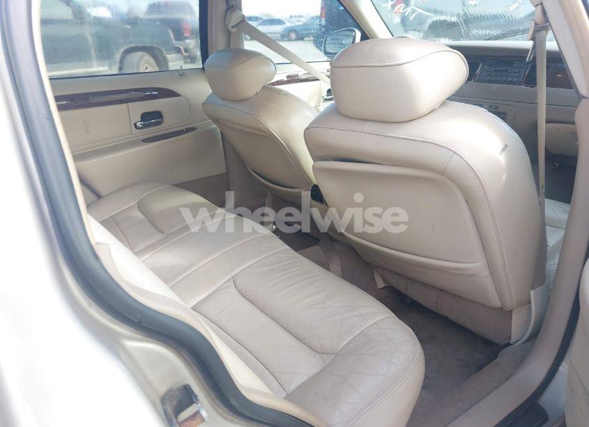 Photo 8 of 2001 Lincoln Town CAR EXECUTIVE (VIN 1LNHM81W31Y671993)