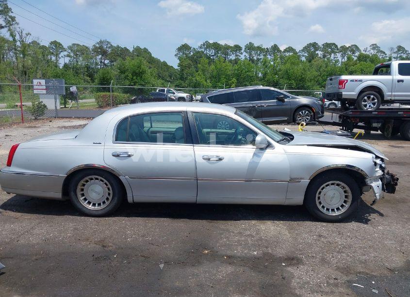 Photo 14 of 2002 Lincoln Town CAR EXECUTIVE (VIN 1LNHM81W32Y609706)