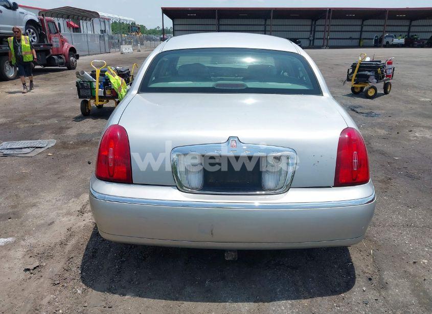 Photo 17 of 2002 Lincoln Town CAR EXECUTIVE (VIN 1LNHM81W32Y609706)