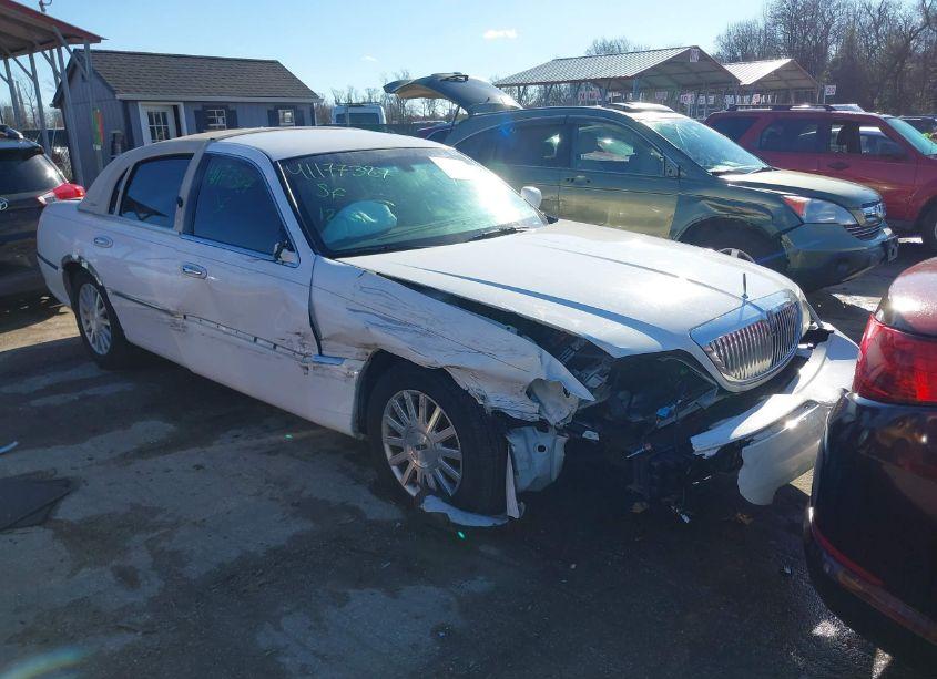 2004 Lincoln Town CAR SIGNATURE (VIN 1LNHM81W34Y641090) main photo