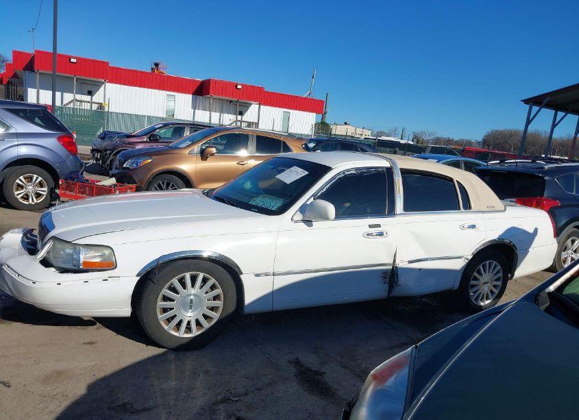 Photo 14 of 2004 Lincoln Town CAR SIGNATURE (VIN 1LNHM81W34Y641090)