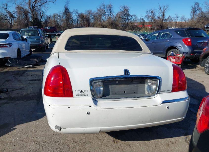 Photo 16 of 2004 Lincoln Town CAR SIGNATURE (VIN 1LNHM81W34Y641090)
