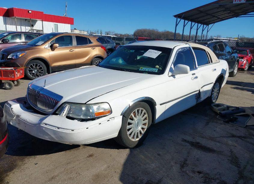 Photo 2 of 2004 Lincoln Town CAR SIGNATURE (VIN 1LNHM81W34Y641090)